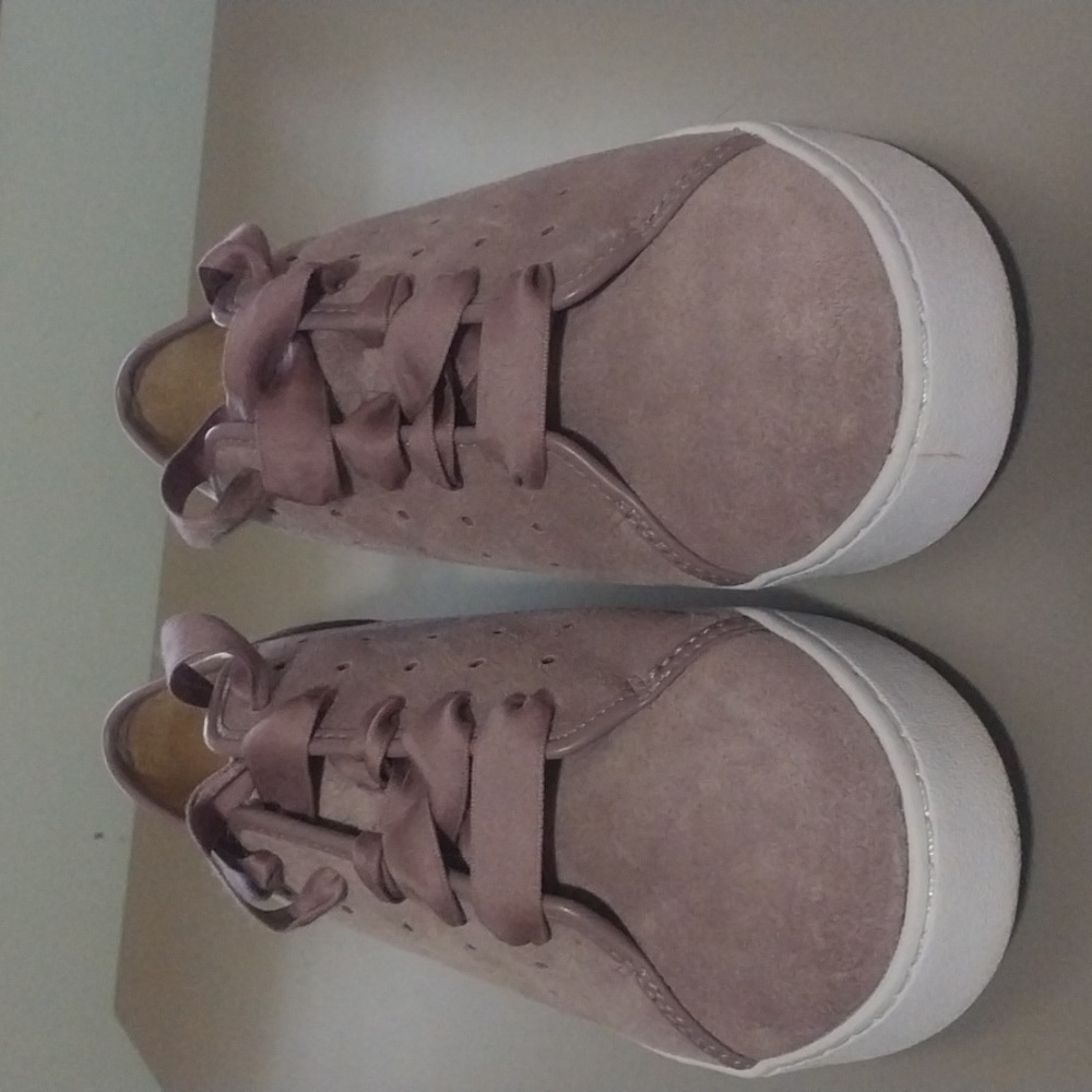 Euc Vionic Sneakers